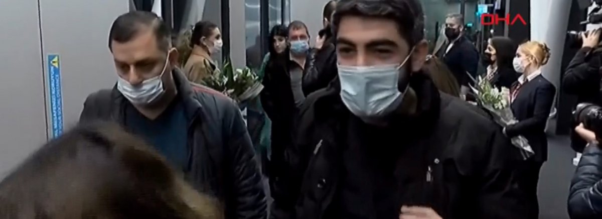 Ermenistan'dan gelen ilk uçak İstanbul'a indi  