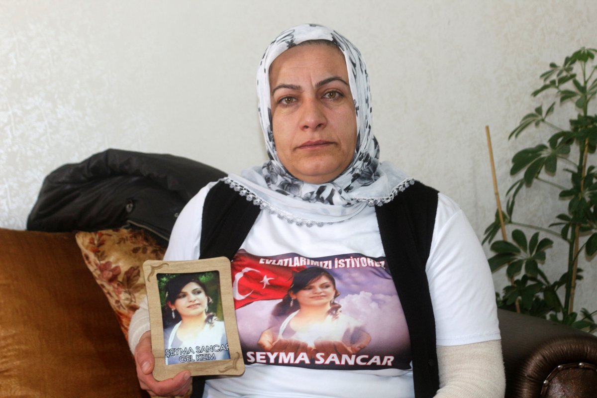 Evlat nöbetindeki anne: HDP’nin ağacı kurumuştu, CHP su verdi