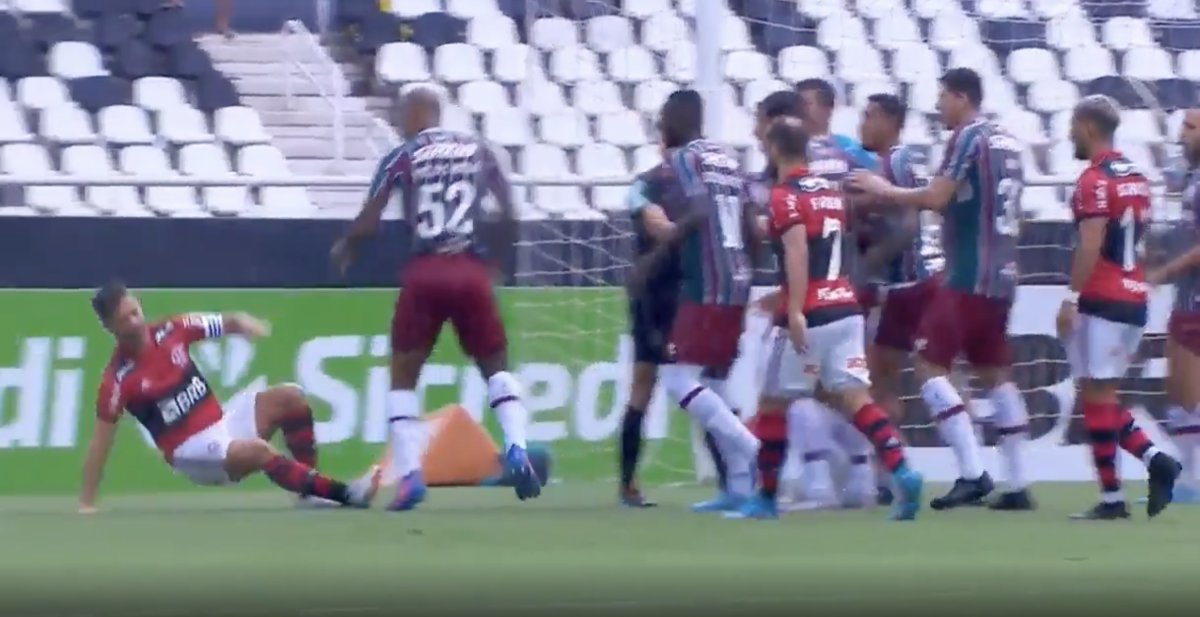 Felipe Melo ve Diego Ribas maçta birbirine girdi