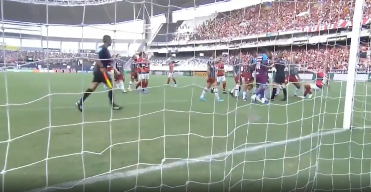 Felipe Melo ve Diego Ribas maçta birbirine girdi