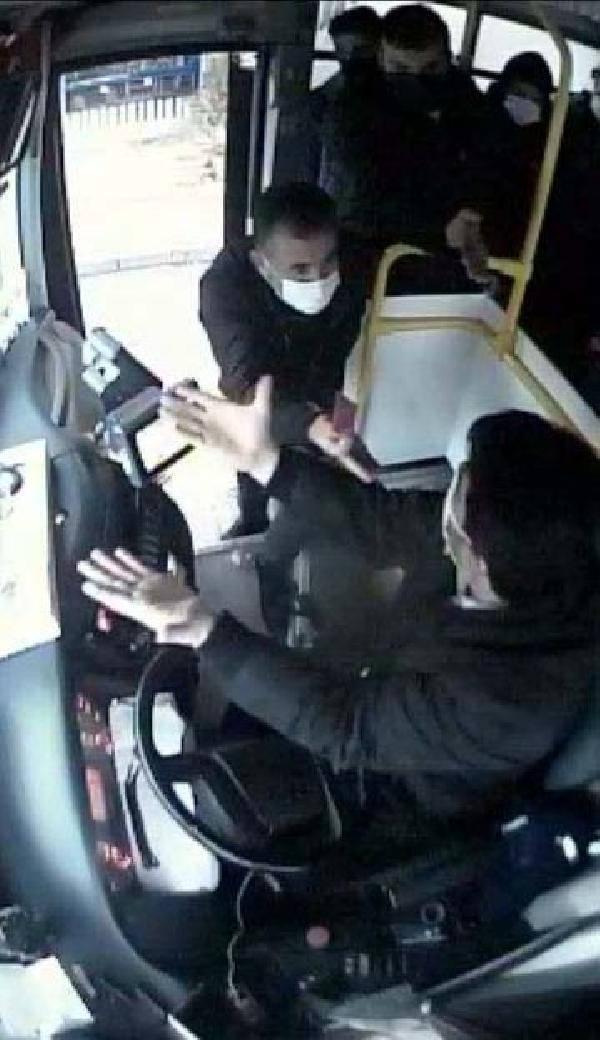 Gaziantep'te baba oğul cinneti: Şöförü darp edip aracın camlarını kırdılar