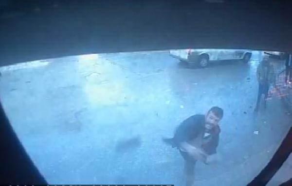 Gaziantep'te baba oğul cinneti: Şöförü darp edip aracın camlarını kırdılar