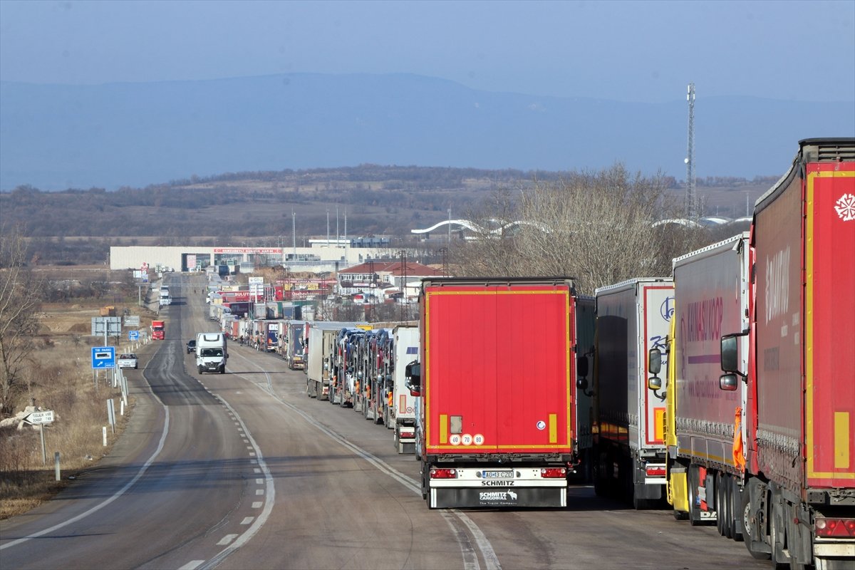 Hamzabeyli'de 10 kilometre tır kuyruğu oluştu