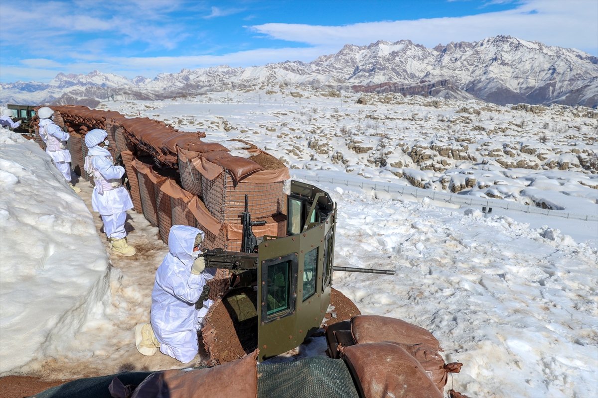 Irak sınırını koruyan Mehmetçik'ten '14 Şubat Sevgililer Günü' mesajı