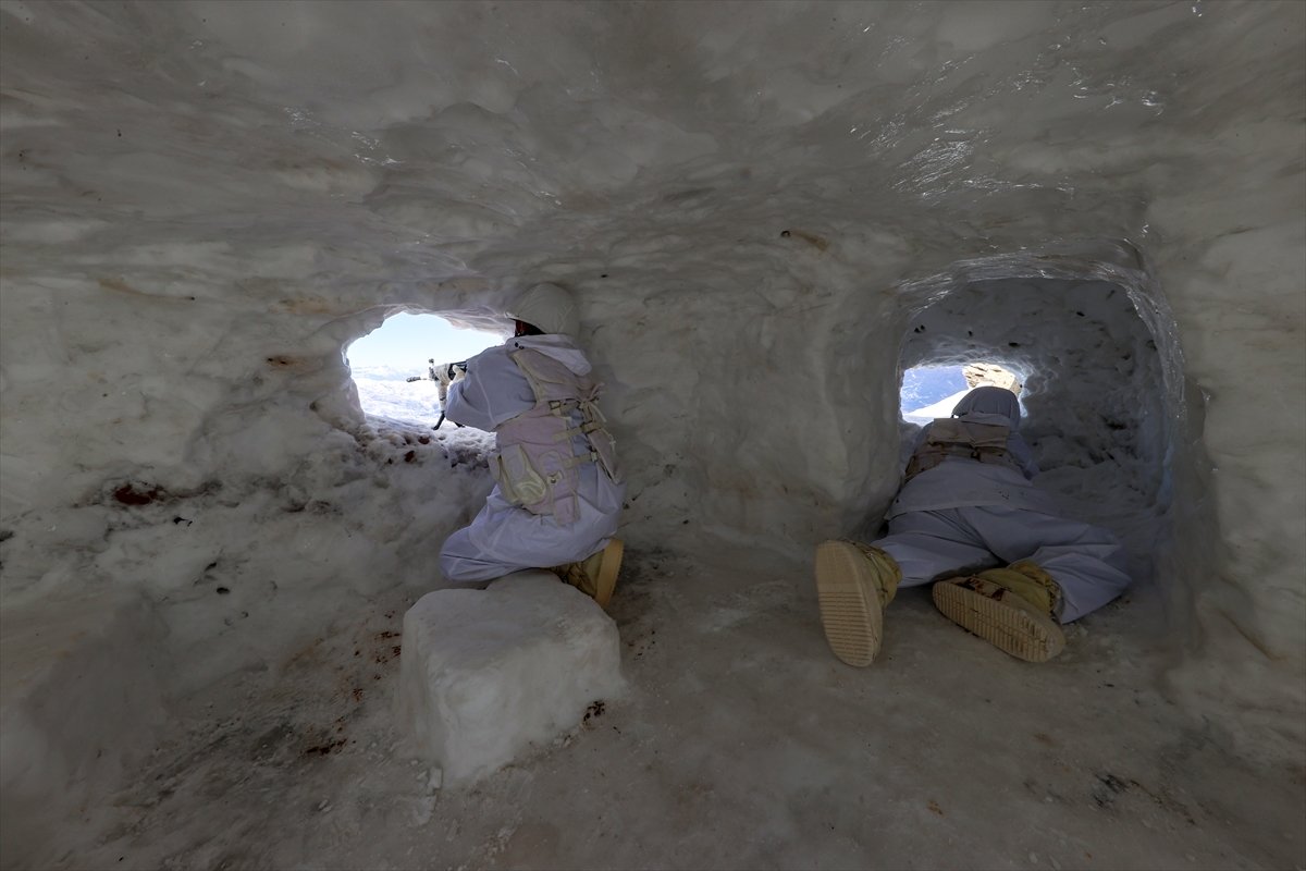 Irak sınırını koruyan Mehmetçik'ten '14 Şubat Sevgililer Günü' mesajı