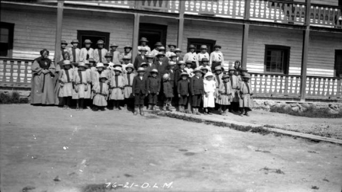 Kanada'da 2 eski kilise okulu alanında 54 yeni kayıtsız mezar bulundu