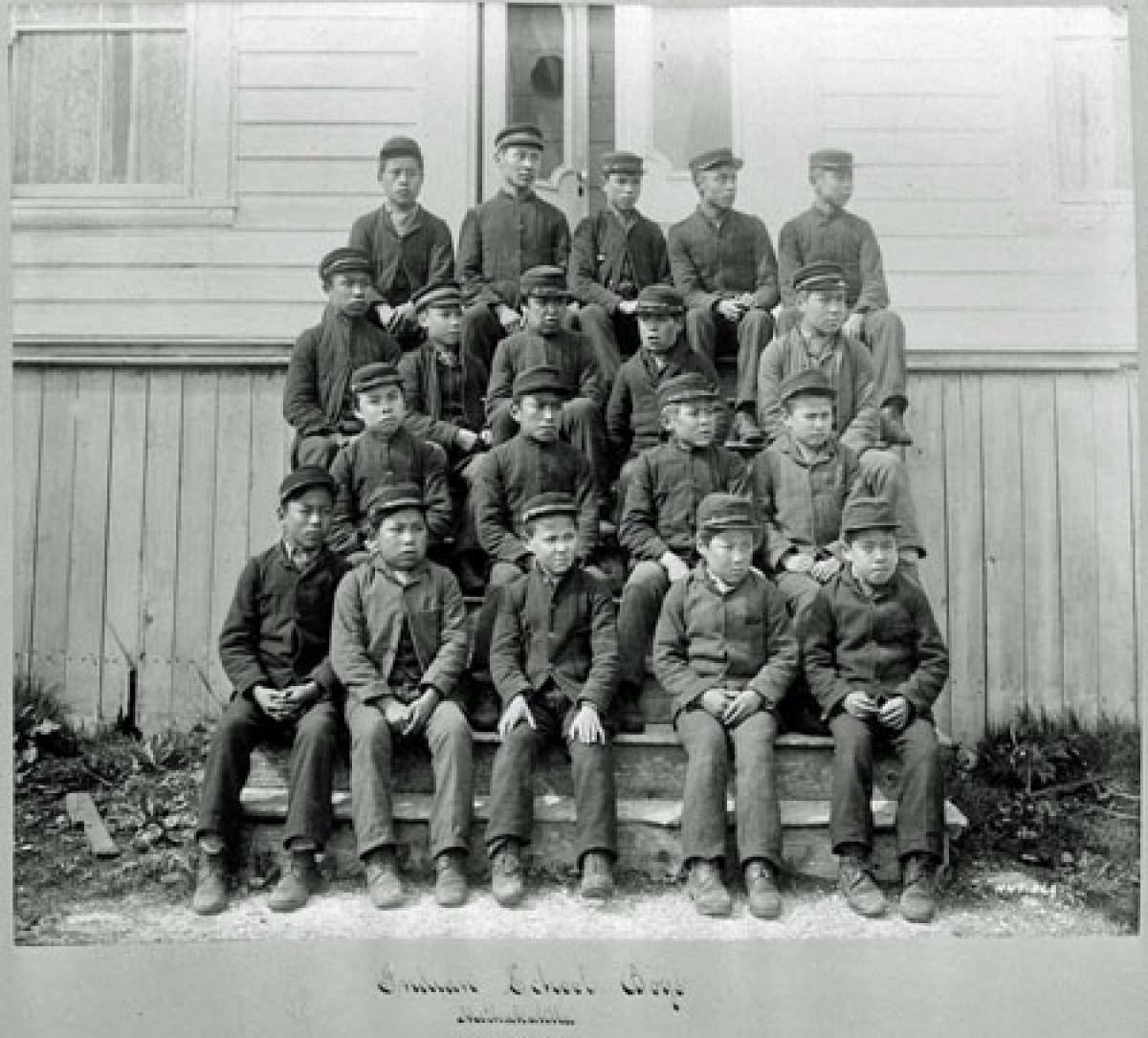 Kanada'da 2 eski kilise okulu alanında 54 yeni kayıtsız mezar bulundu