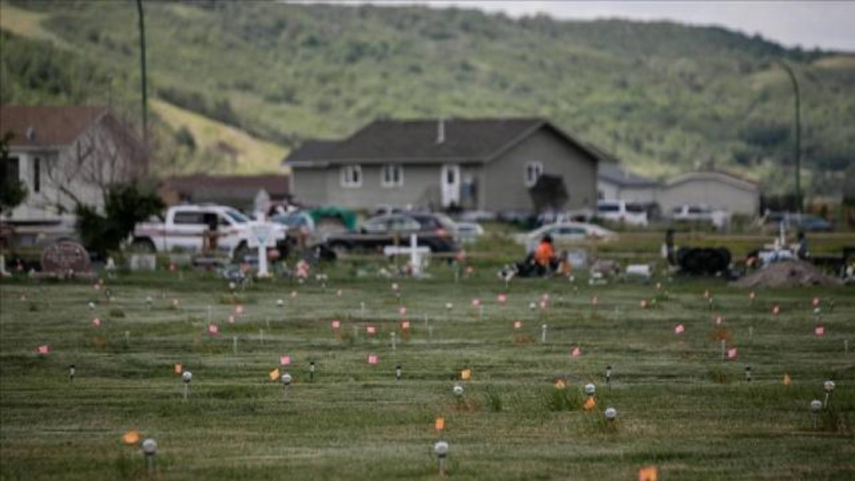Kanada&#039;da 2 eski kilise okulu alanında 54 yeni kayıtsız mezar bulundu
