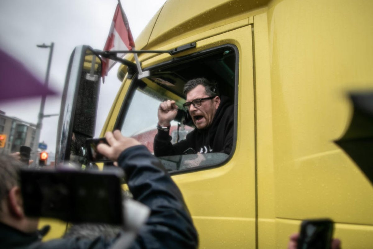 Kanada'da polisten eylemcilere sert müdahale