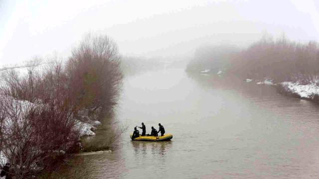Karasu Nehri'ne düşen Yağmur için arama çalışmalarına ara verildi
