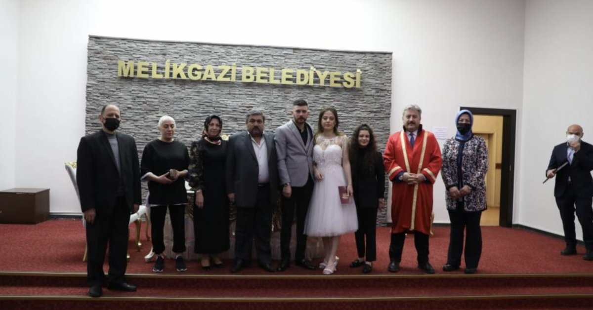 Kayseri'de nikah dairelerinde 22.02.2022 yoğunluğu