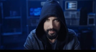 Megastar Tarkan'ın merakla beklenen Geççek şarkısı çıktı