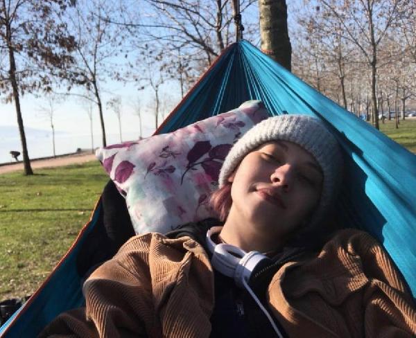 Misafirliğe gittiği evin balkonundan düşen Sedefnur, gözleriyle tepki vermeye başladı