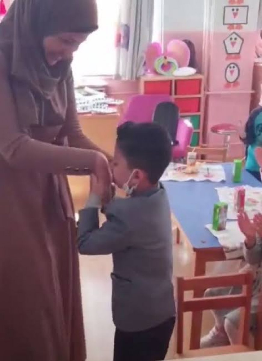 Öğrencisinin doğum gününü paylaşan öğretmenin görev yeri değiştirildi