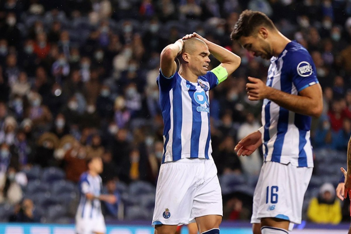 Pepe'nin hakemden saklamaya çalıştığı obje Portekiz gündeminde