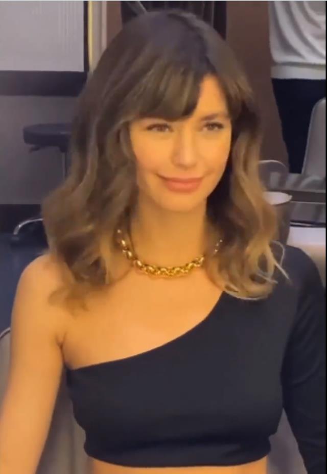 Resmen gençleşmiş! Ünlü oyuncu Beren Saat'in yeni imajı çok beğenildi