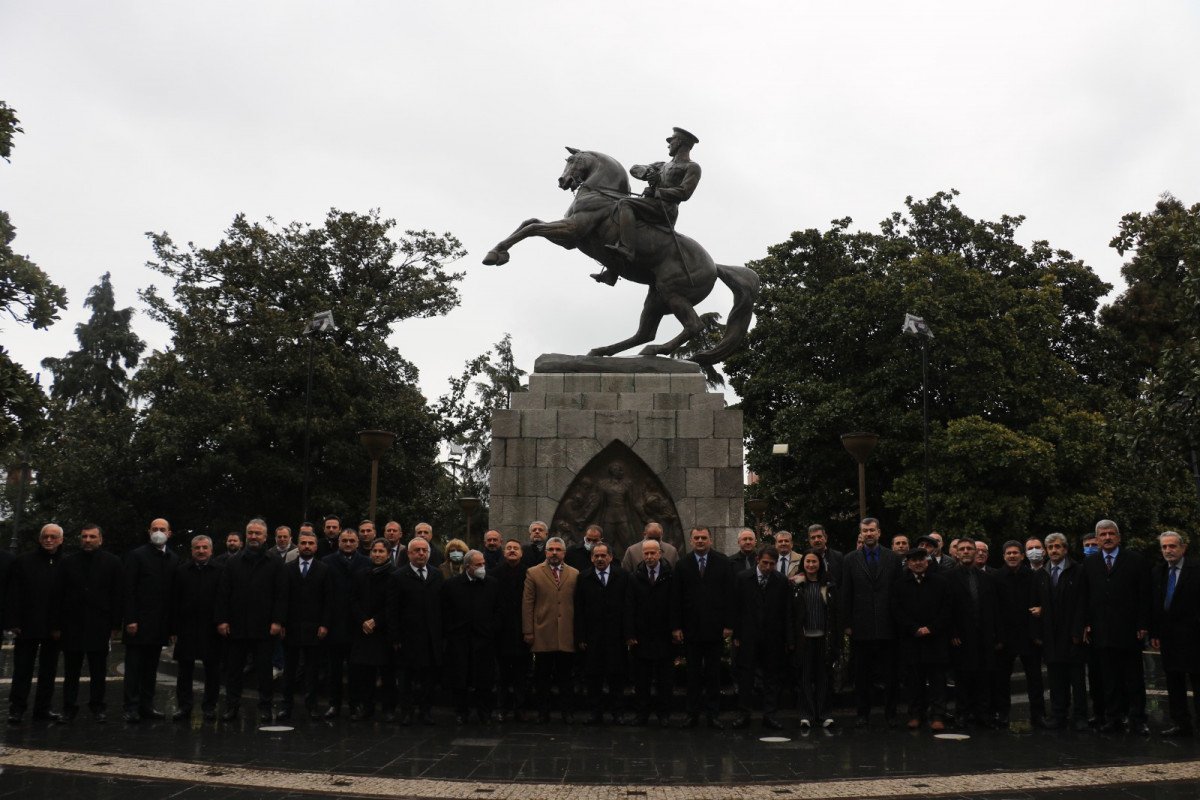 Samsun'da Onur Anıtı önünde siyasi partilerden ortak 'saldırı' tepkisi