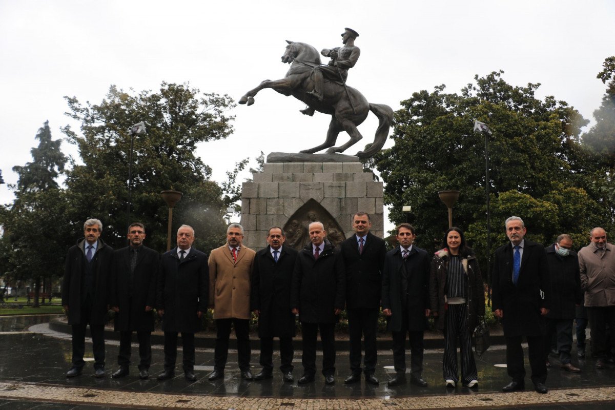 Samsun'da Onur Anıtı önünde siyasi partilerden ortak 'saldırı' tepkisi