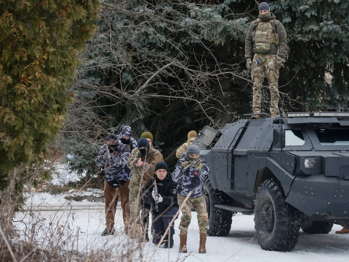 Savaş Hazırlığı Sivillere Atış Eğitimi İle Devam Ediyor!
