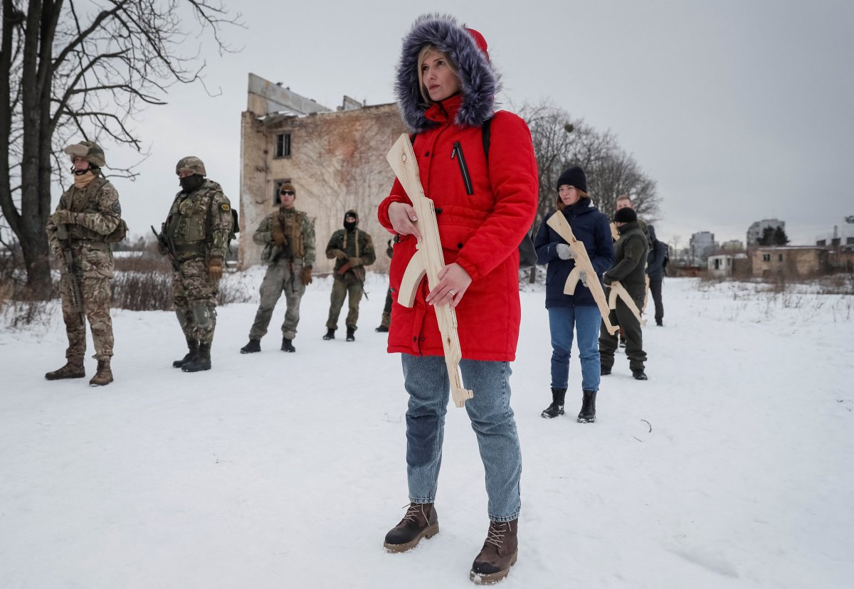 Savaş Hazırlığı Sivillere Atış Eğitimi İle Devam Ediyor!