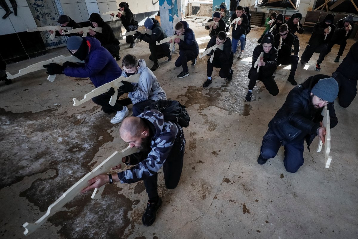 Savaş Hazırlığı Sivillere Atış Eğitimi İle Devam Ediyor!