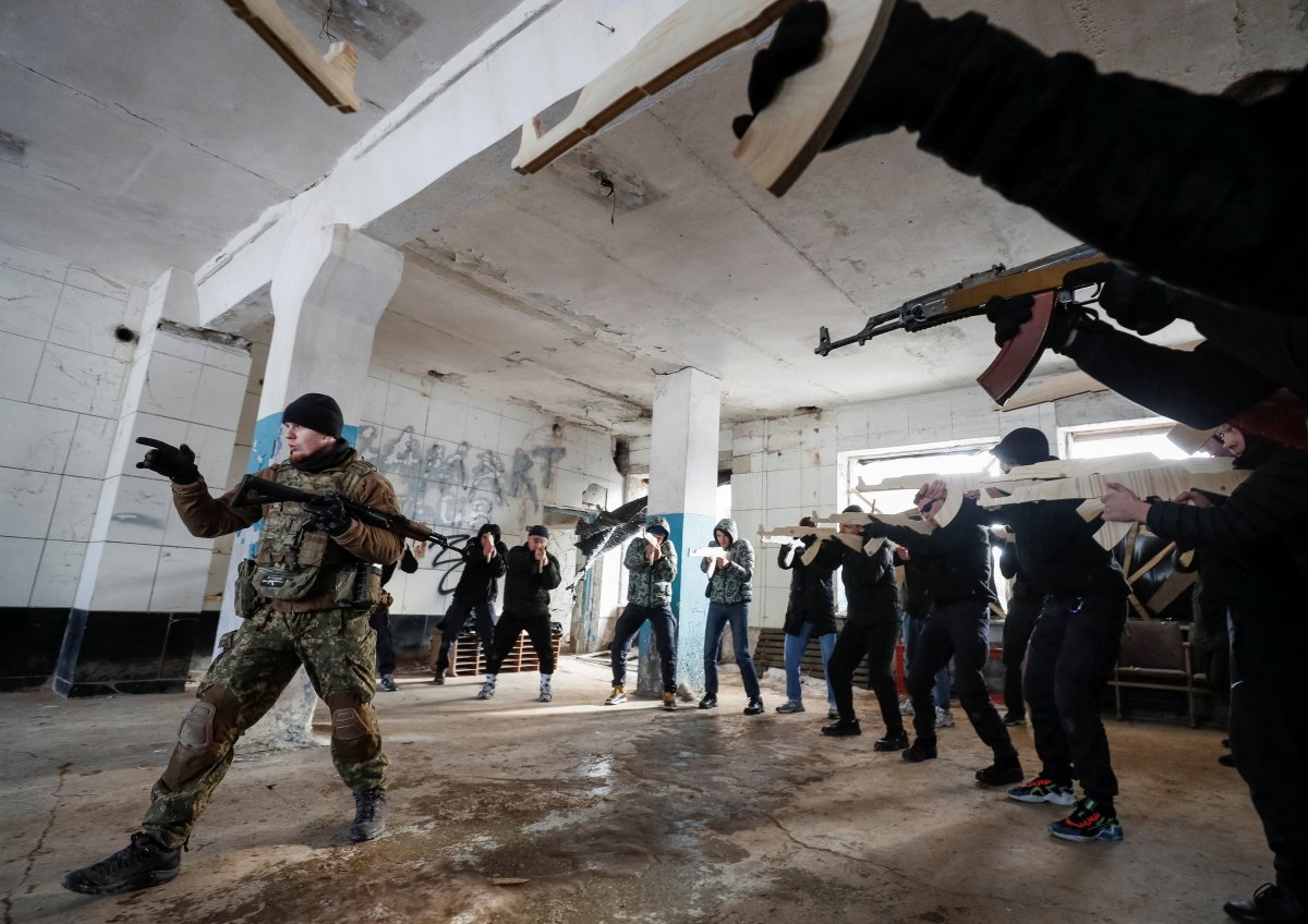 Savaş Hazırlığı Sivillere Atış Eğitimi İle Devam Ediyor!