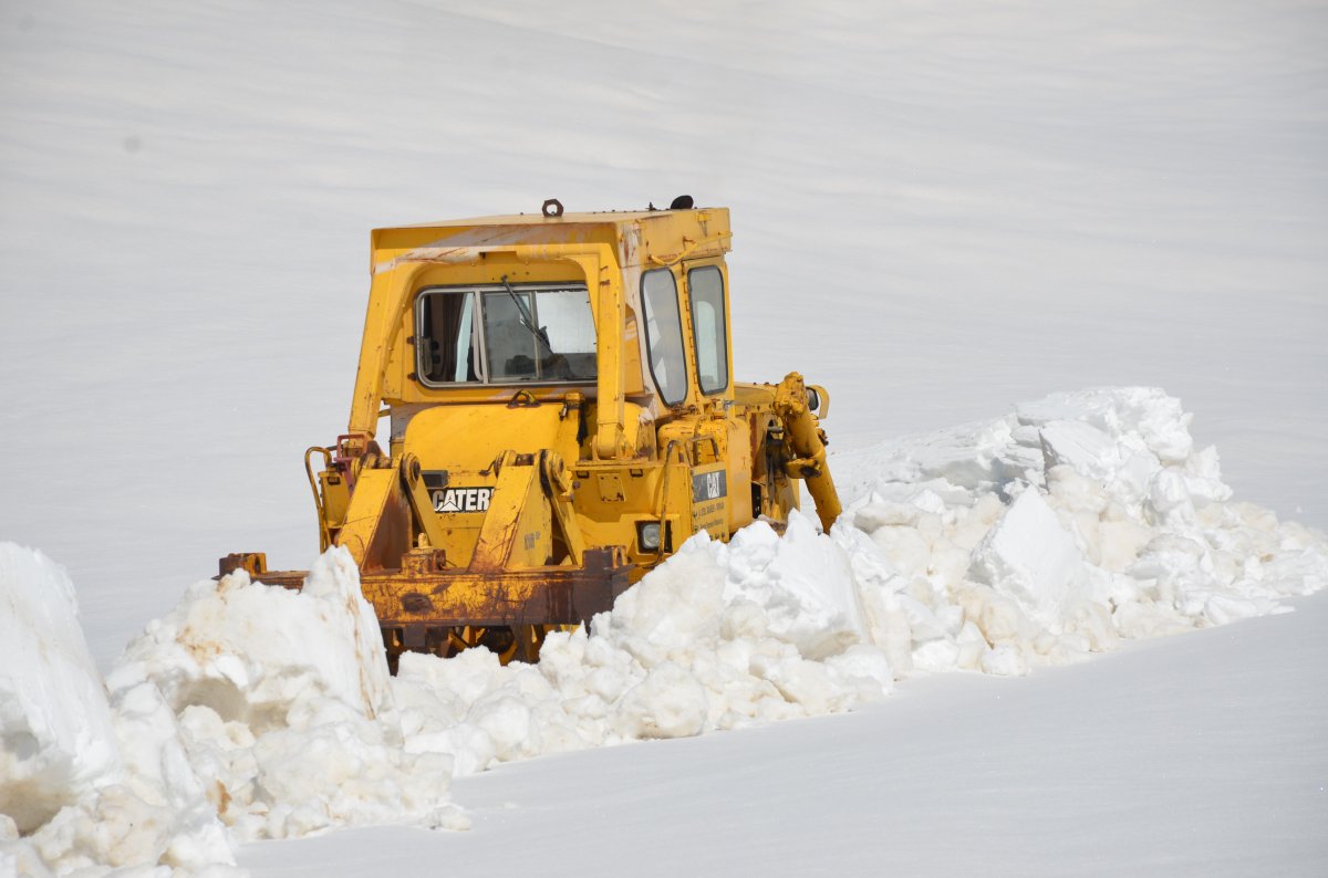 Şırnak'taki yaylada kar kalınlığı 5 metreye ulaştı