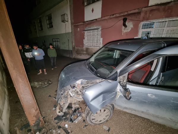 Son dakika! Polisten kaçarken direğe çarpıp, mahalleyi elektriksiz bıraktı