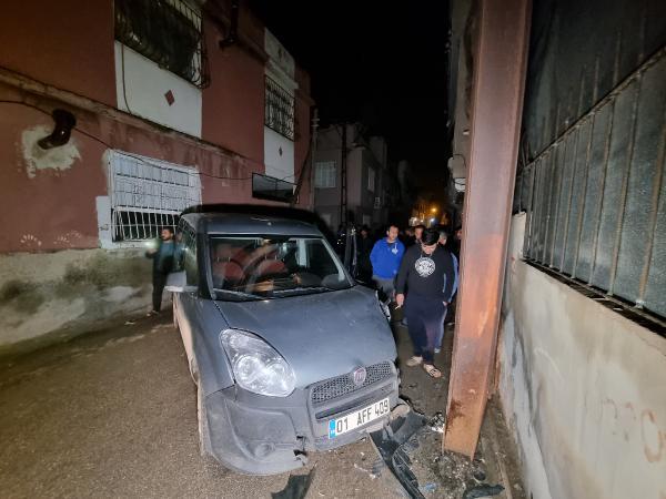 Son dakika! Polisten kaçarken direğe çarpıp, mahalleyi elektriksiz bıraktı