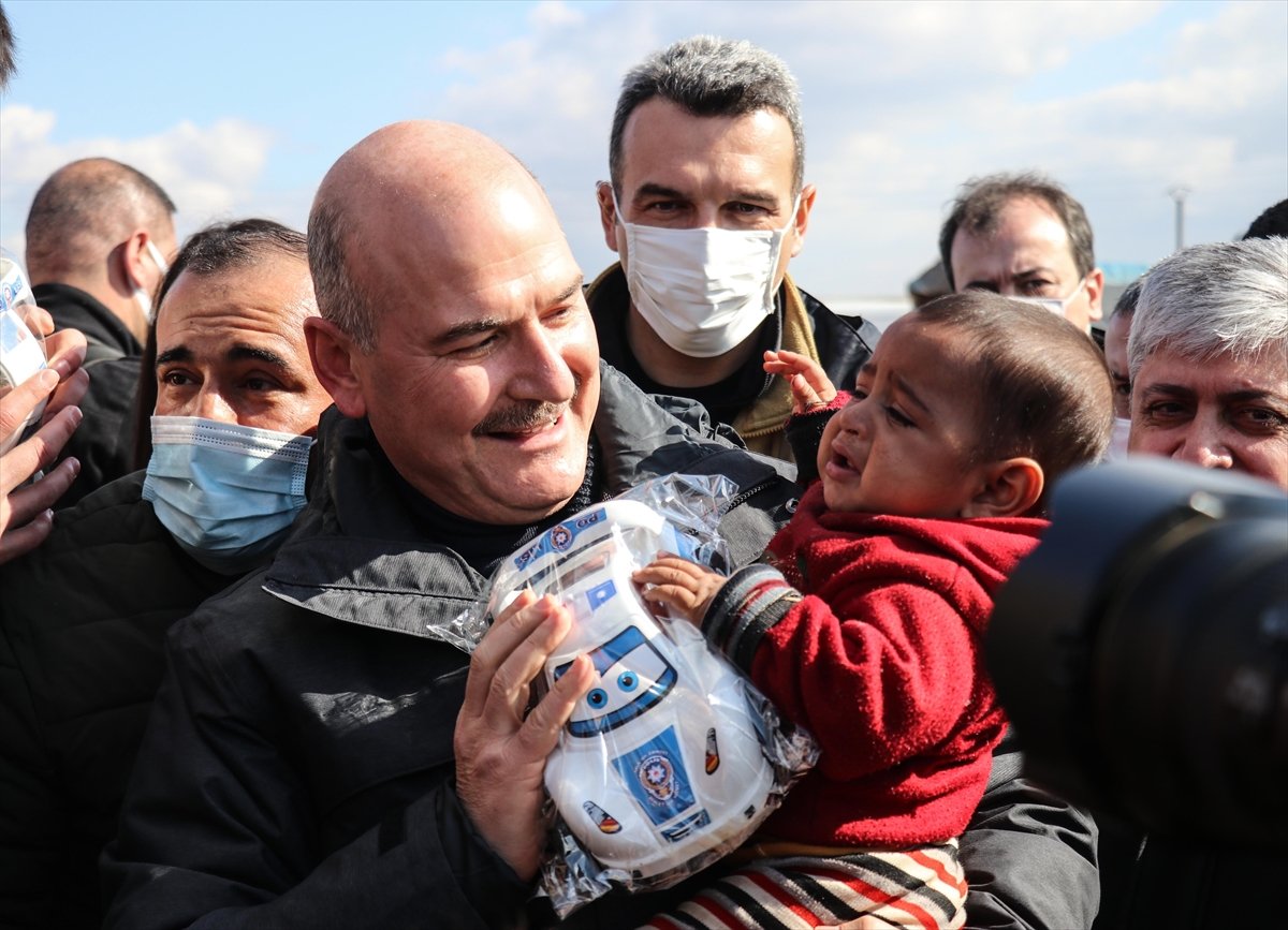 Süleyman Soylu, İdlib'de yapımı süren briket evleri inceledi