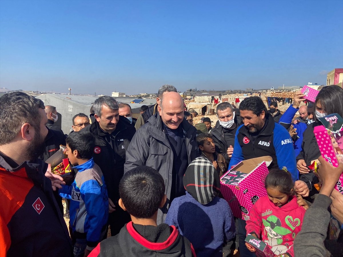 Süleyman Soylu, İdlib'de yapımı süren briket evleri inceledi