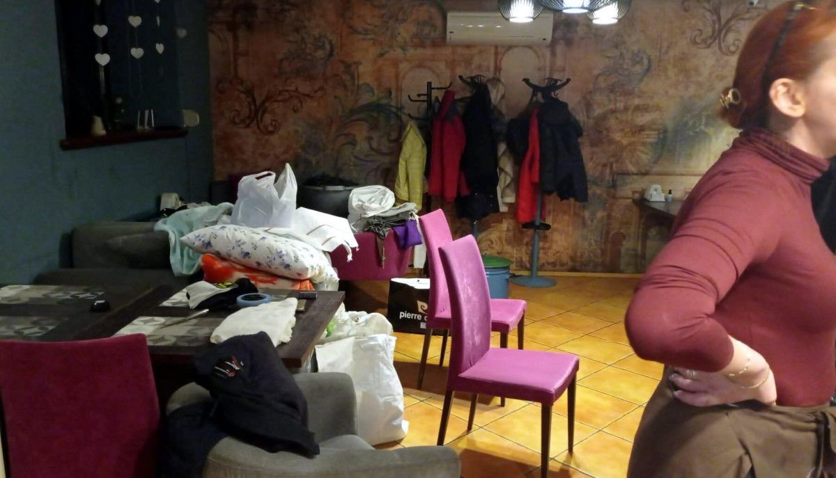 Ukrayna'da yaşayan Türk, sığınakta askerlere yemek yapıyor