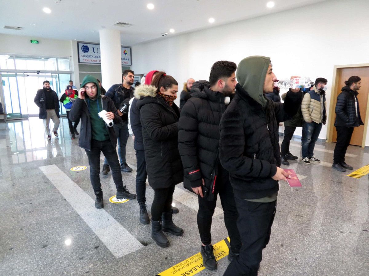 Ukrayna'daki Türkler, otobüsle ülkeye getirildi