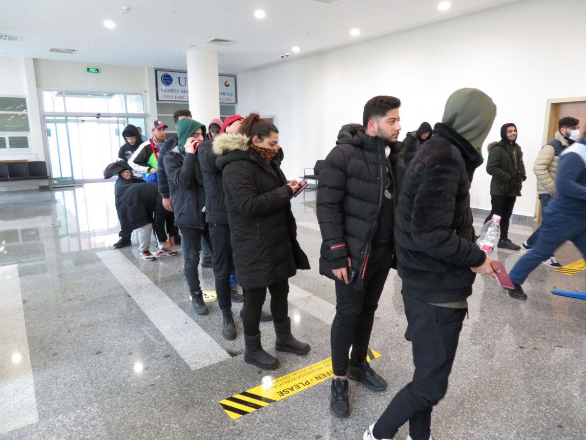 Ukrayna'daki Türkler, otobüsle ülkeye getirildi