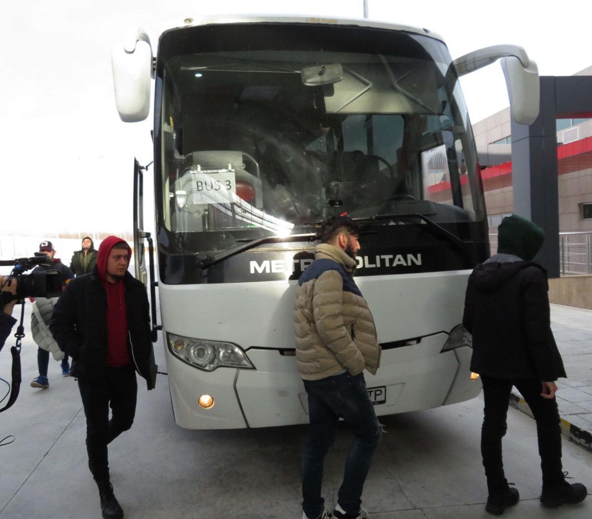 Ukrayna'daki Türkler, otobüsle ülkeye getirildi