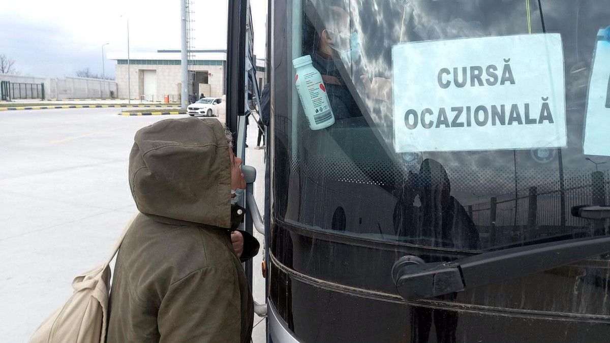 Ukrayna'daki Türkler, otobüsle ülkeye getirildi