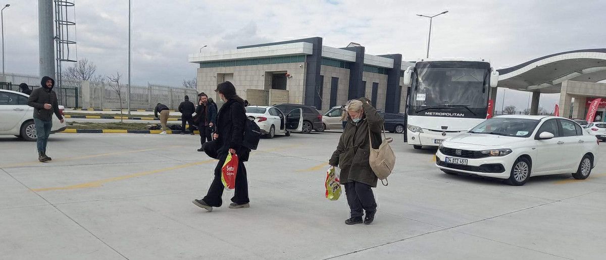 Ukrayna'daki Türkler, otobüsle ülkeye getirildi