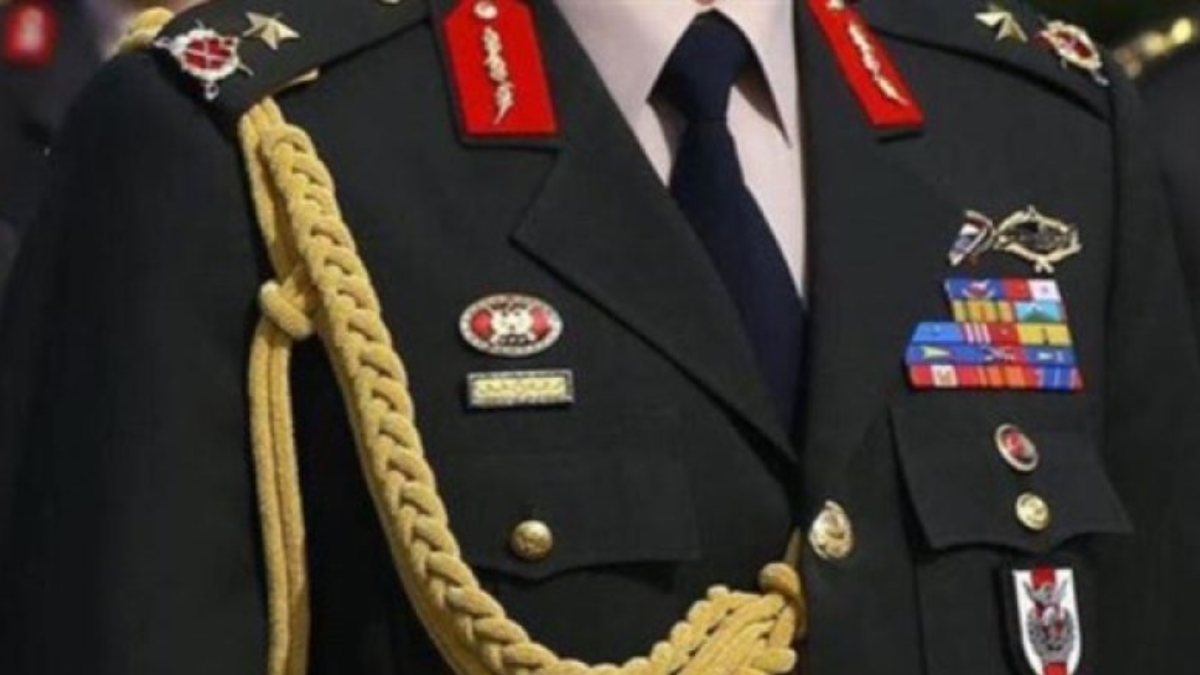 Yüksek komuta kademesinin emekli maaşları ve ikramiyeleri