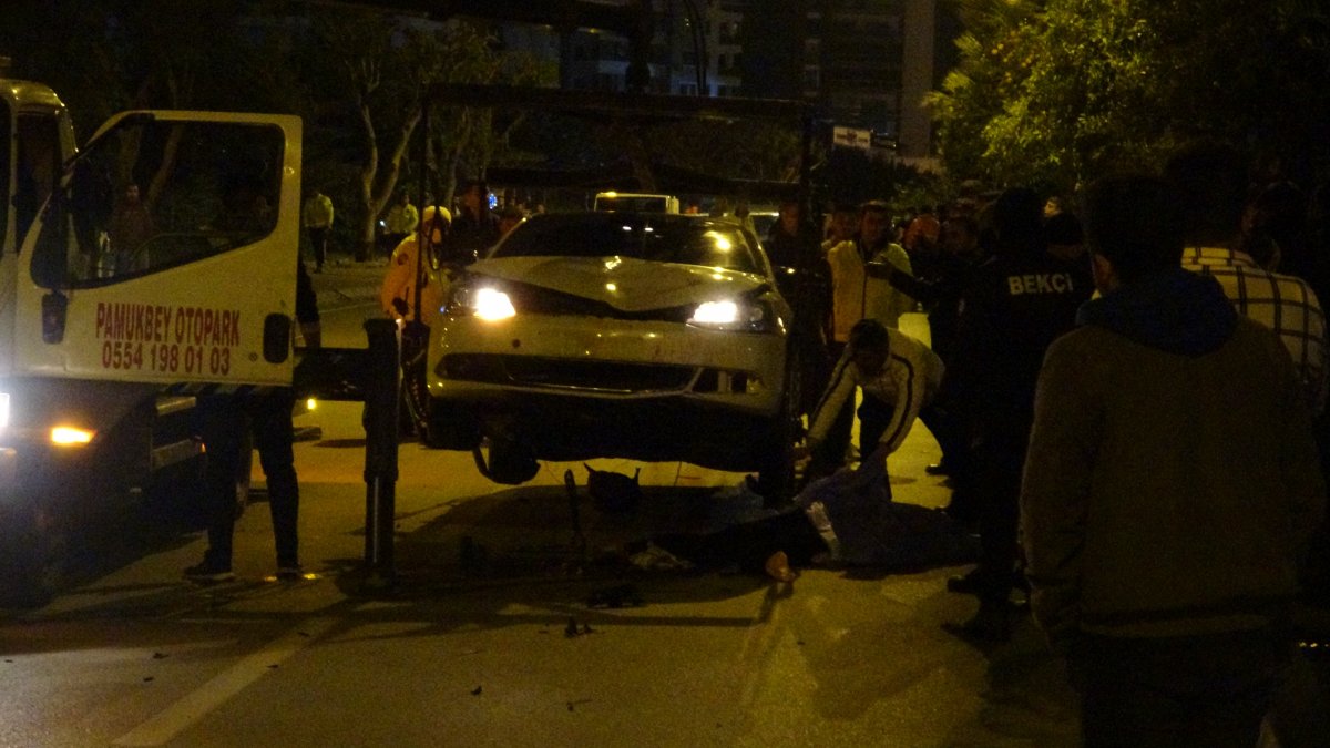 Adana'da refüjde turunç toplayan kadınlara otomobil çarptı: 3 ölü