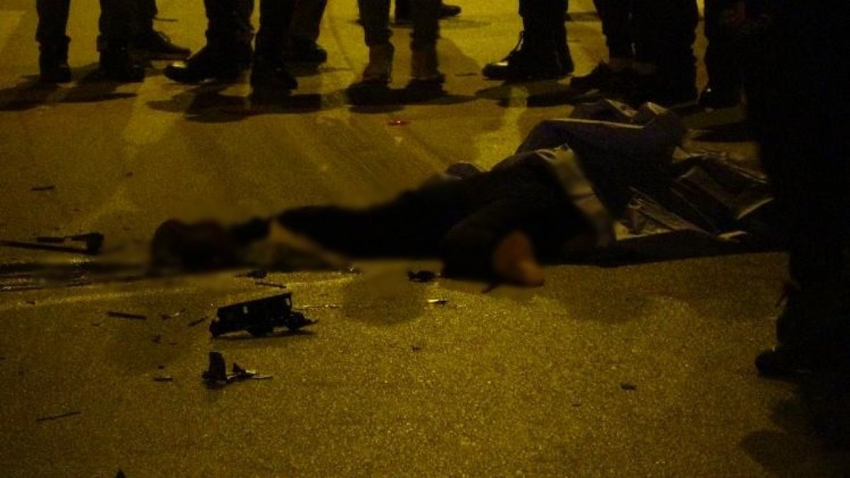 Adana'da refüjde turunç toplayan kadınlara otomobil çarptı: 3 ölü