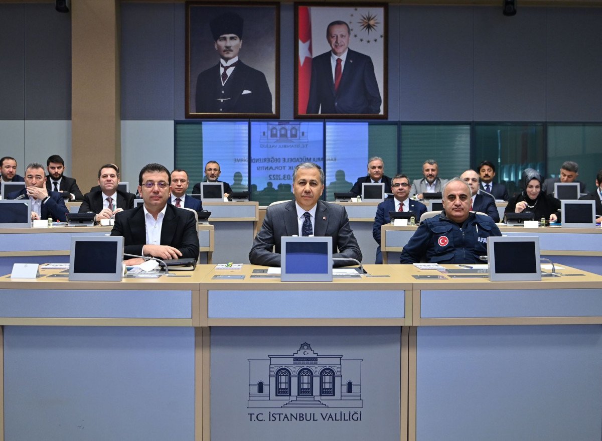 Ali Yerlikaya ve Ekrem İmamoğlu'ndan karla mücadele toplantısı