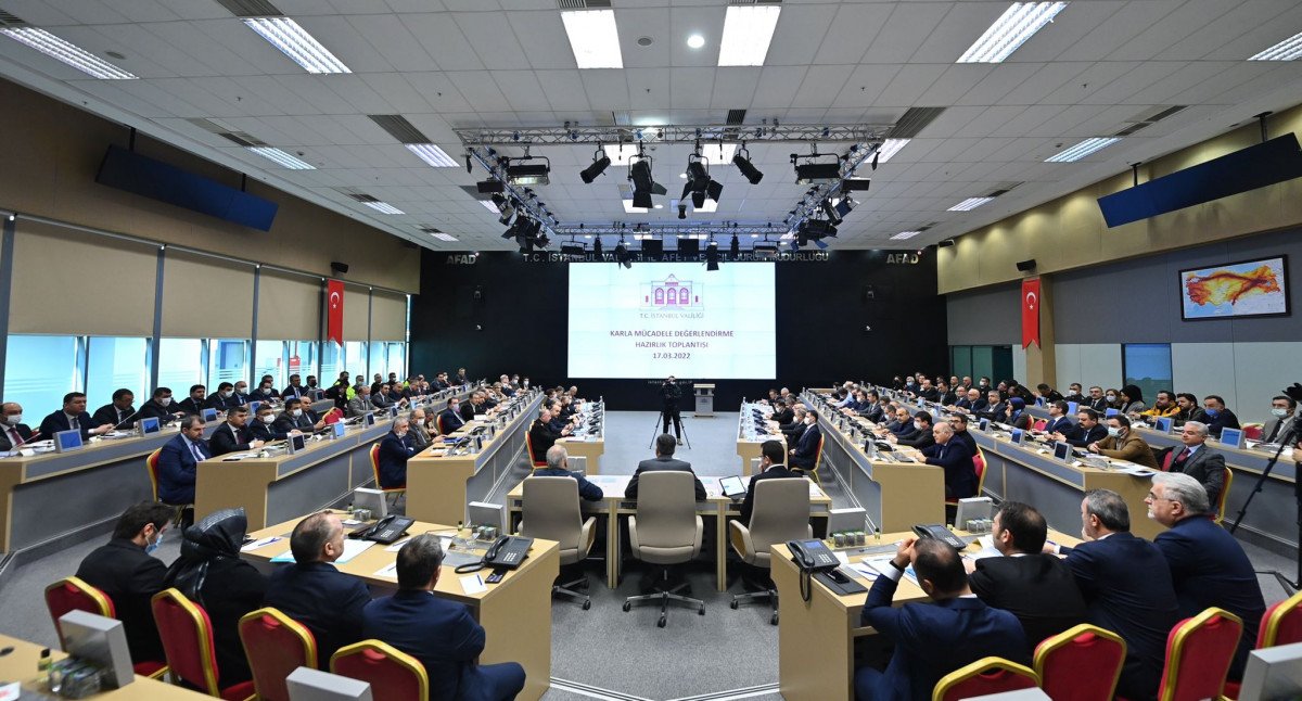 Ali Yerlikaya ve Ekrem İmamoğlu'ndan karla mücadele toplantısı