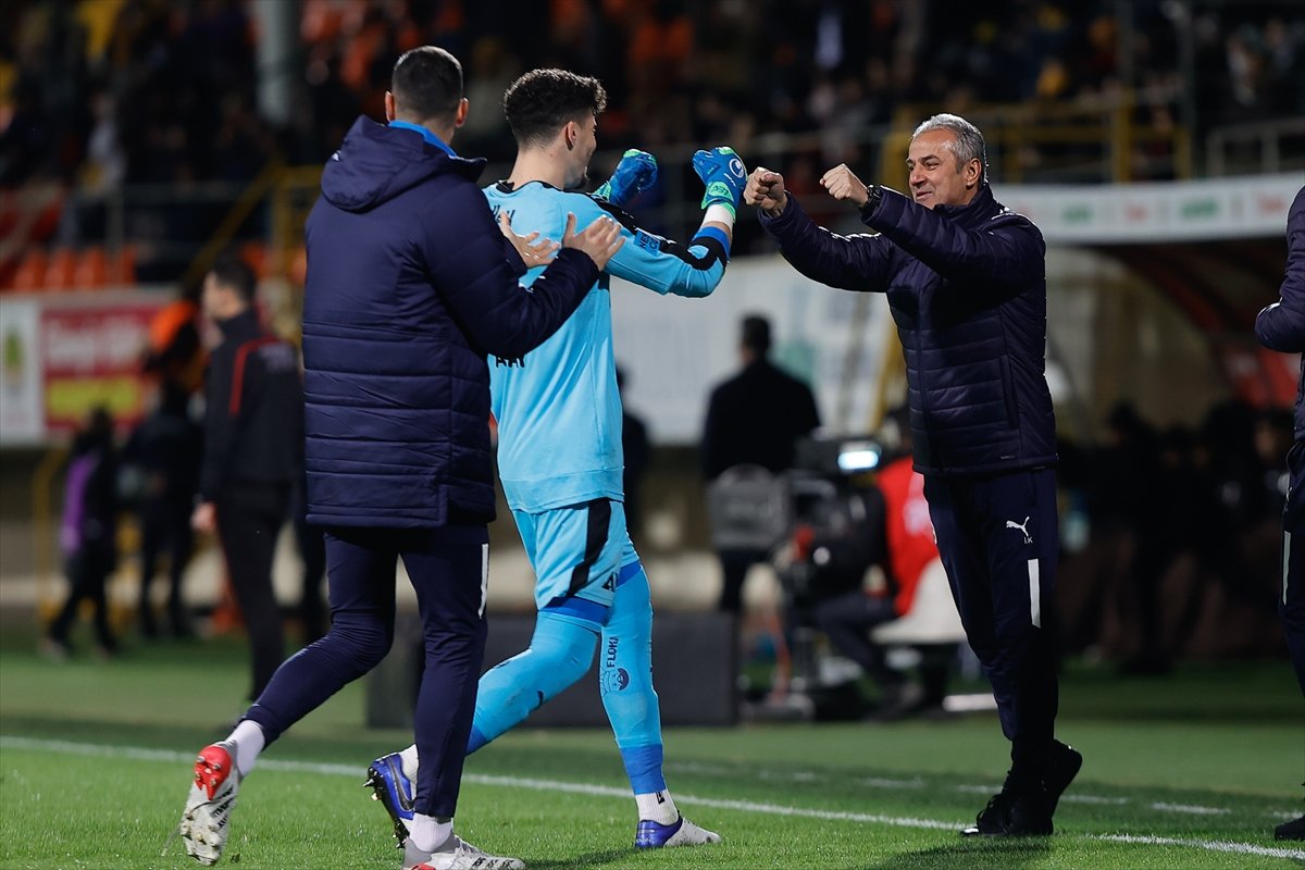 Altay Bayındır büyük oynadı