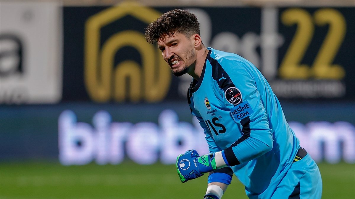 Altay Bayındır büyük oynadı