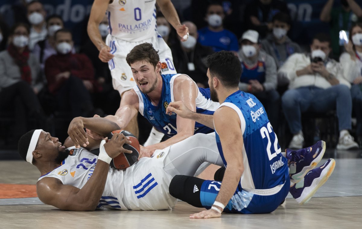 Anadolu Efes Euroleague'de, Real Madrid'i mağlup etti