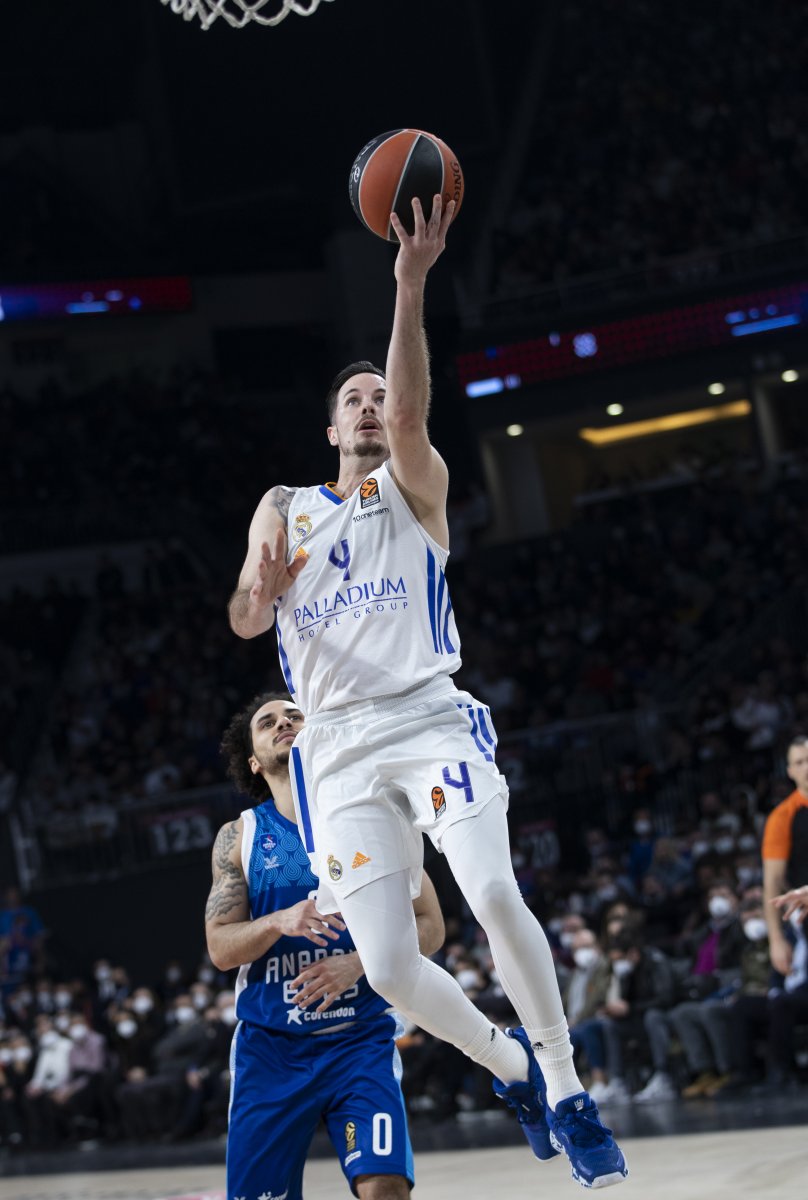 Anadolu Efes Euroleague'de, Real Madrid'i mağlup etti
