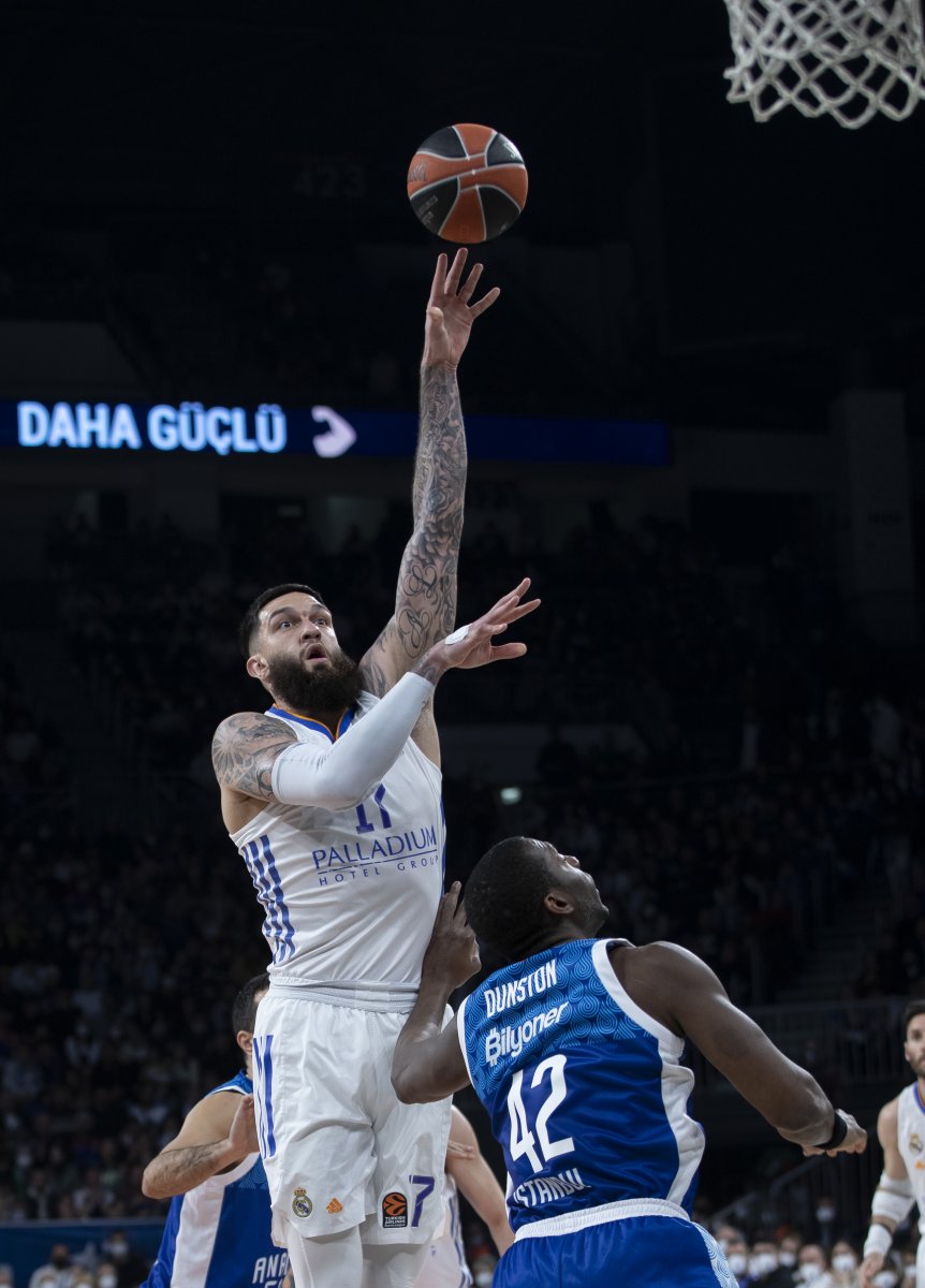 Anadolu Efes Euroleague'de, Real Madrid'i mağlup etti