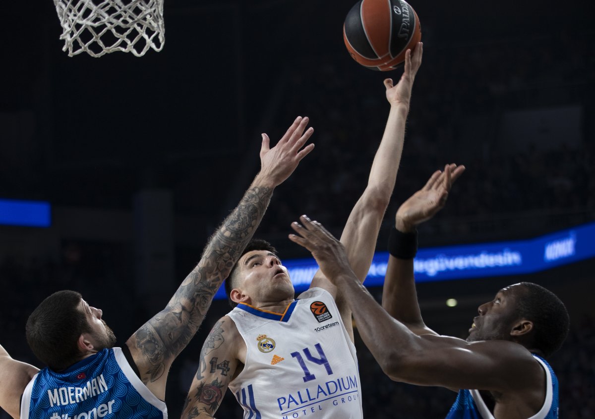 Anadolu Efes Euroleague'de, Real Madrid'i mağlup etti