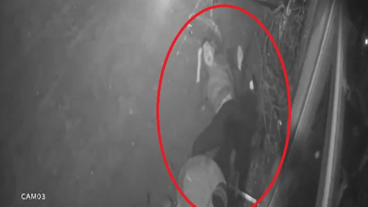 Ankara’da, kaza yapan aracın tavan camından fırladı