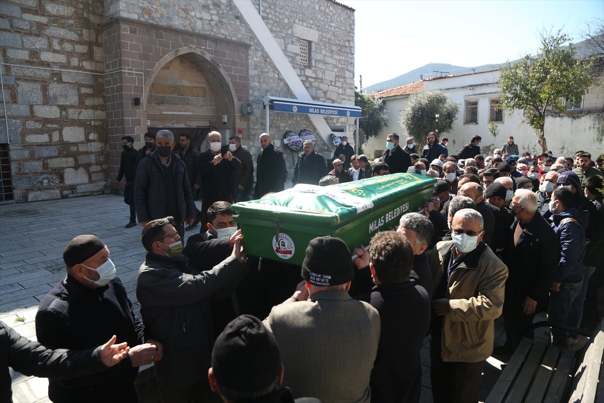 Başıboş sokak köpeği kurbanı Rabia, son yolculuğuna uğurlandı